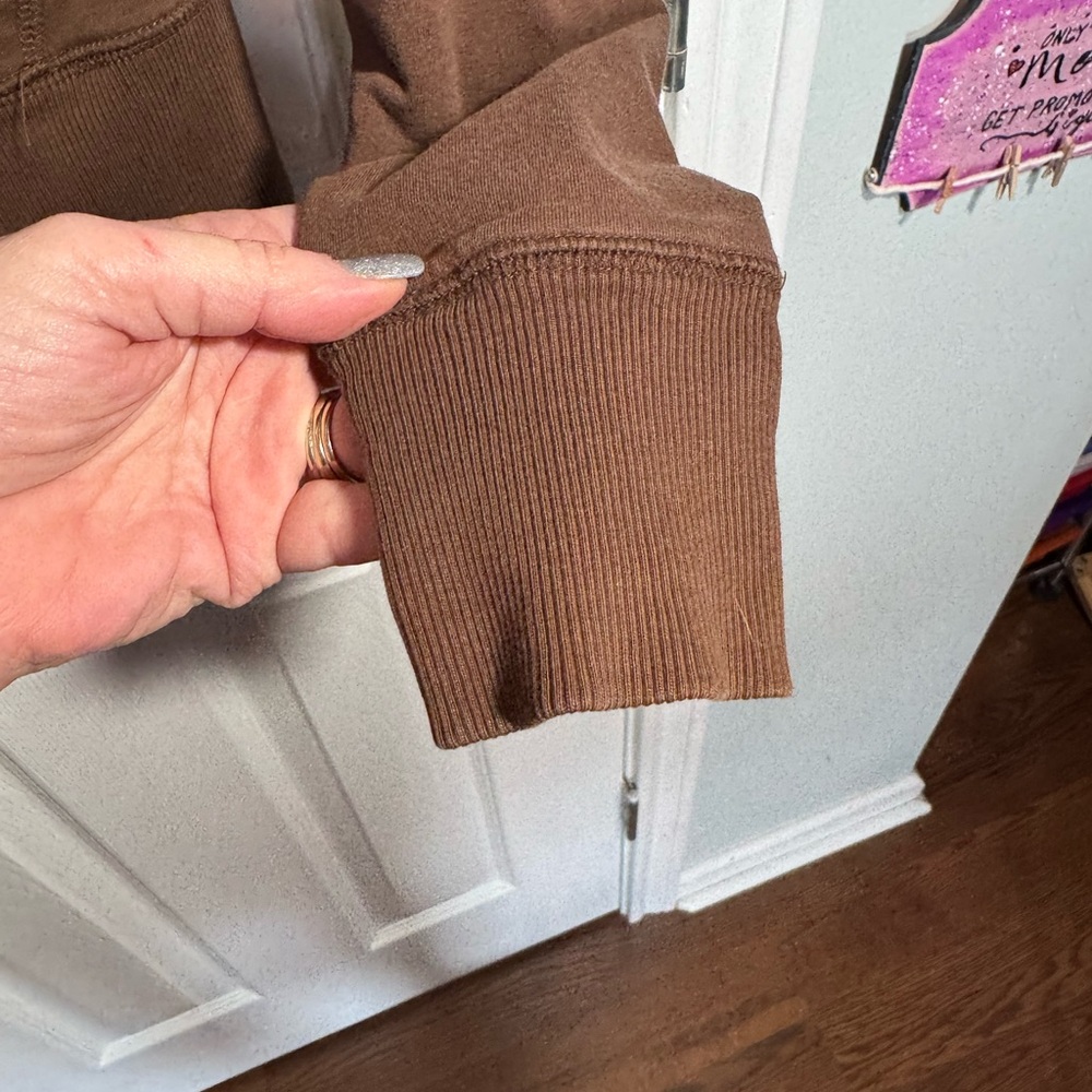 *Wide Neck, Off the Shoulder? Aeropostale Brown Women's Zip-Up Sweatshirt - Picture 5 of 7